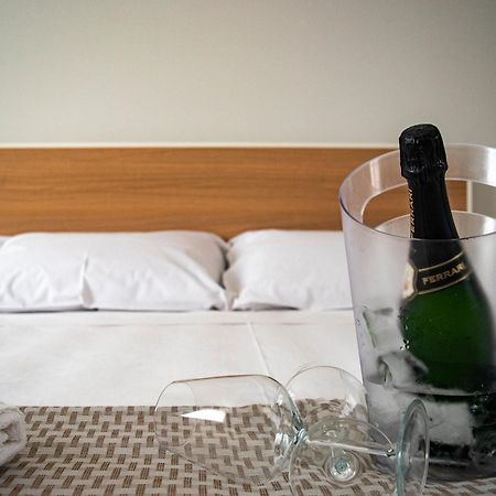 Ferrari Rooms & Apartments 切萨雷奥港 外观 照片
