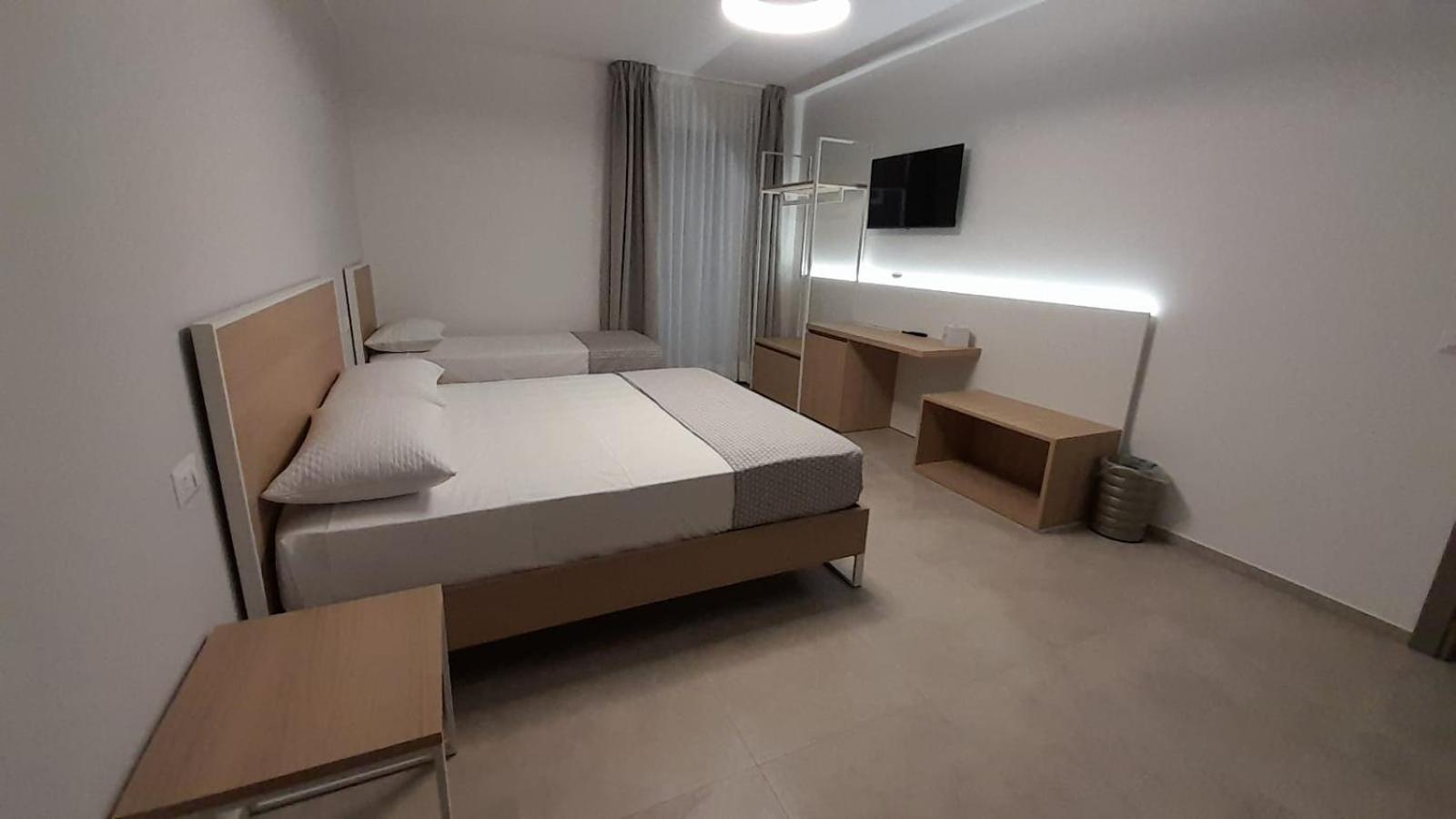 Ferrari Rooms & Apartments 切萨雷奥港 外观 照片