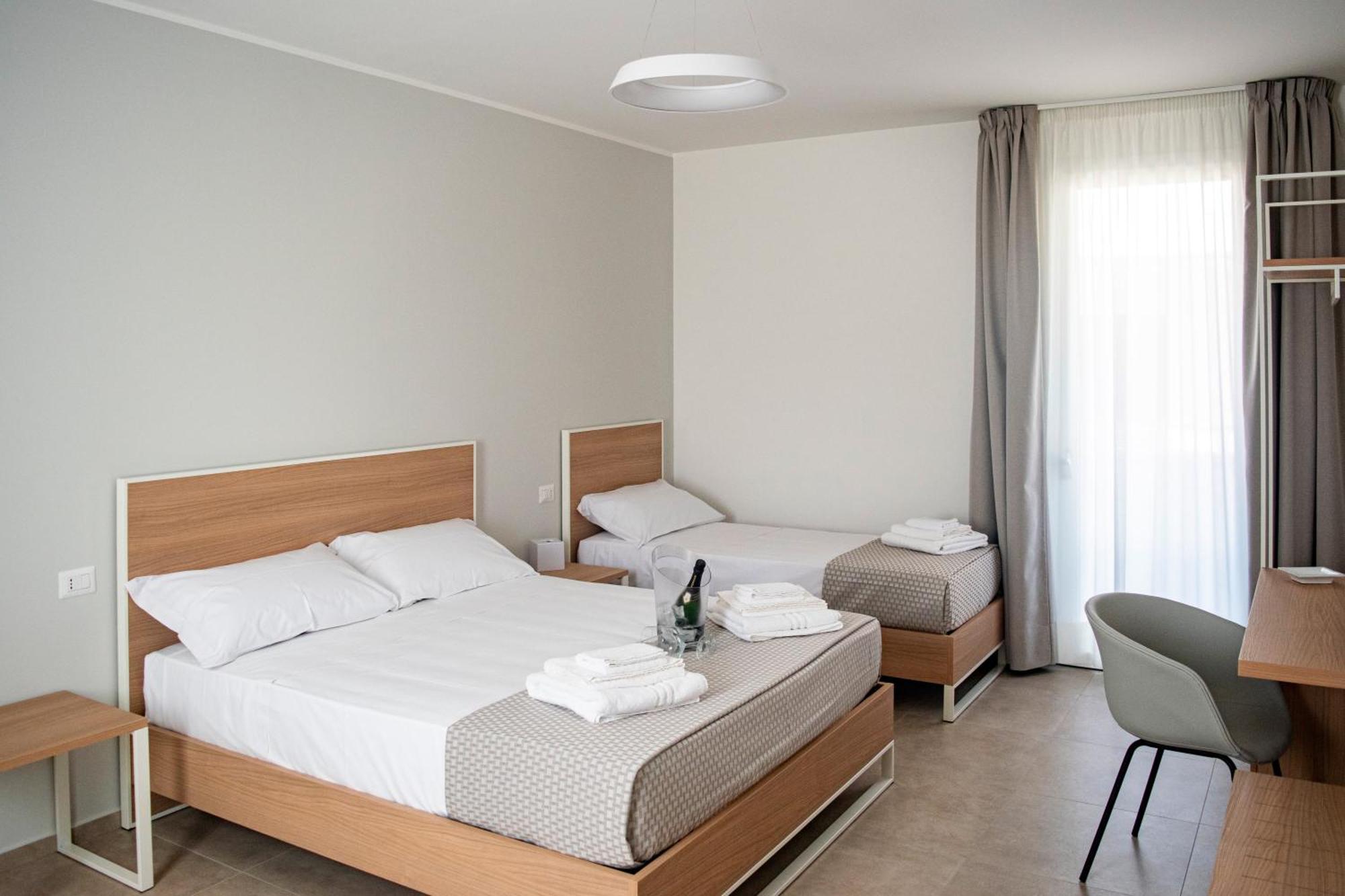Ferrari Rooms & Apartments 切萨雷奥港 外观 照片